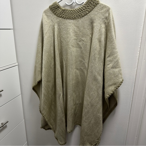 GOLDEN COLOR BABY ALPACA WOOL CAPE PONCHO WRAP SHAWL COAT HANDMADE IN ECUADOR - Picture 6 of 8